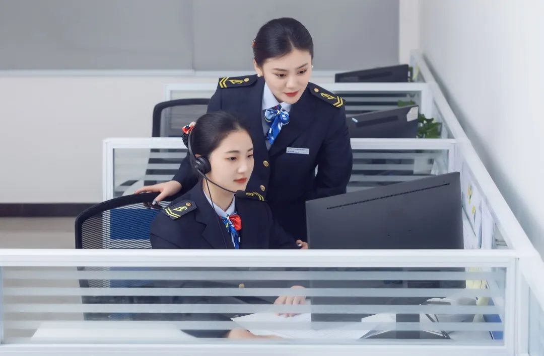 倾情陪伴,温暖传递—服务热线.jpg